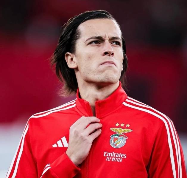 皇马将签22岁左后卫，曼联获利1800万欧元喜忧参半，球员拒绝加盟